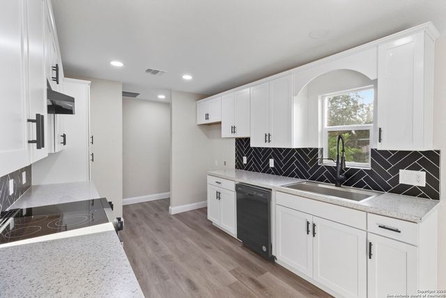 2210 Crockett, San Antonio, TX 78202