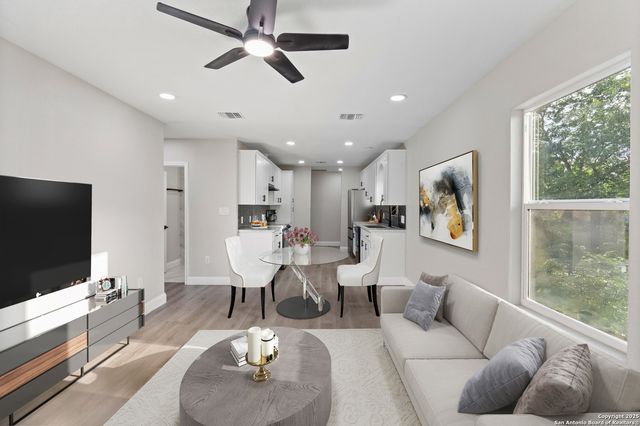 2210 Crockett, San Antonio, TX 78202