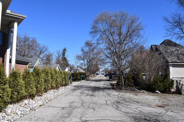 3026 Norcott Drive, Keego Harbor, MI 48320