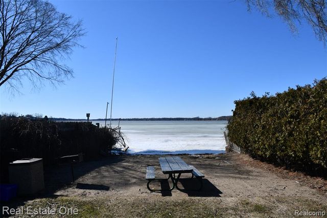 3026 Norcott Drive, Keego Harbor, MI 48320