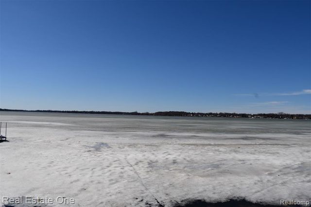 3026 Norcott Drive, Keego Harbor, MI 48320