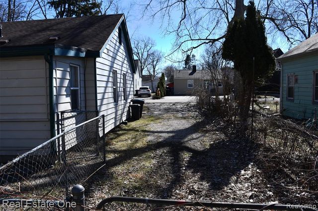 3026 Norcott Drive, Keego Harbor, MI 48320