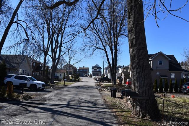 3026 Norcott Drive, Keego Harbor, MI 48320