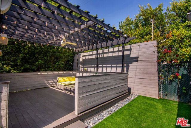 616 N Formosa Avenue, Los Angeles, CA 90036