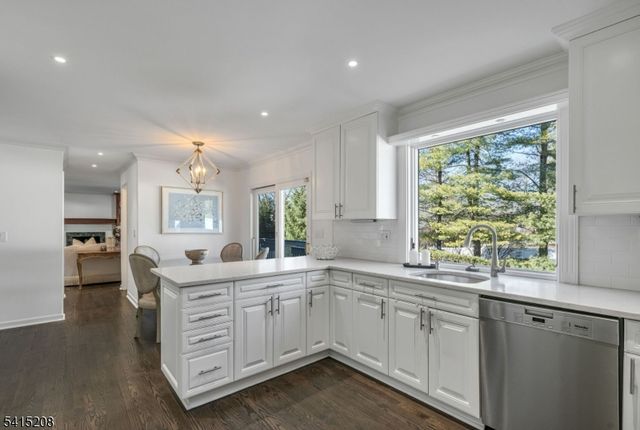 1 Morningside Dr, Livingston Twp., NJ 07039