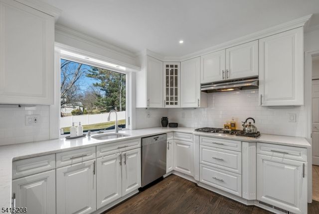 1 Morningside Dr, Livingston Twp., NJ 07039