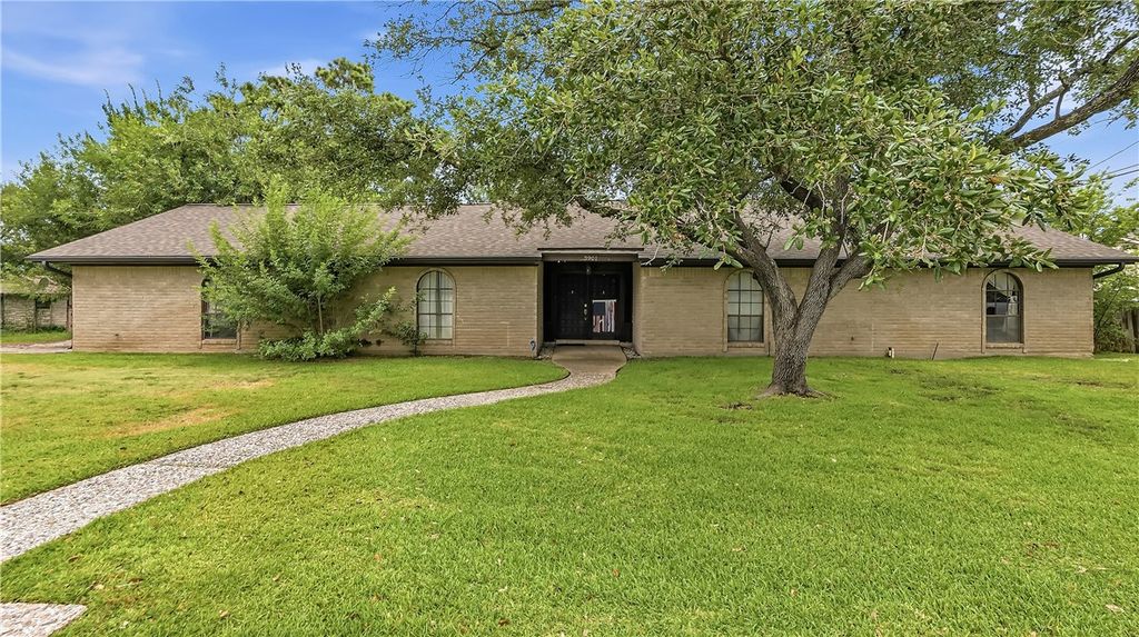 3901 Oak Bend Drive, Bryan, TX 77802 — exterior