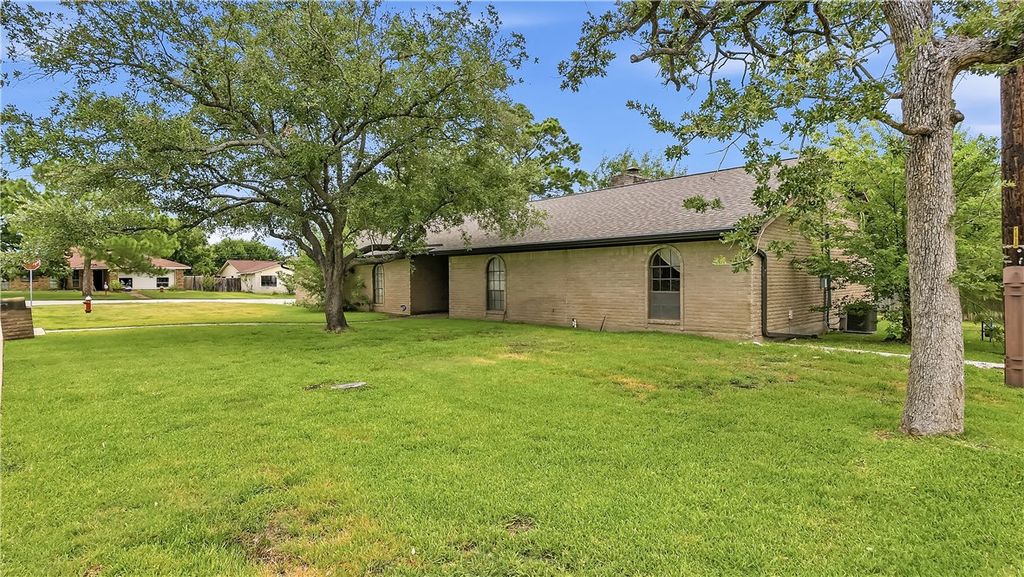 3901 Oak Bend Drive, Bryan, TX 77802 — photo 2
