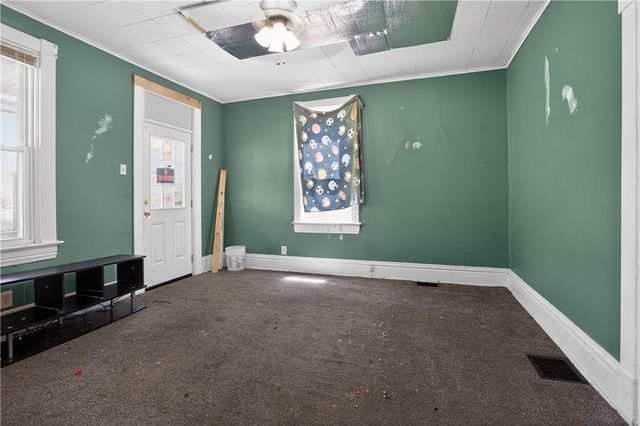 807 Maple Dr, White Oak, PA 15131
