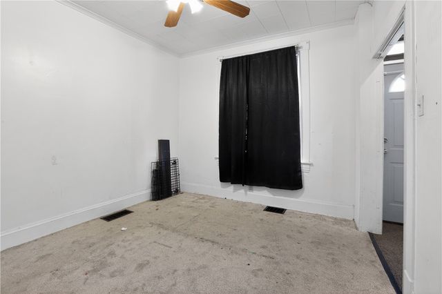 807 Maple Dr, White Oak, PA 15131