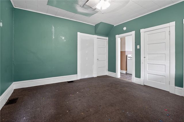 807 Maple Dr, White Oak, PA 15131