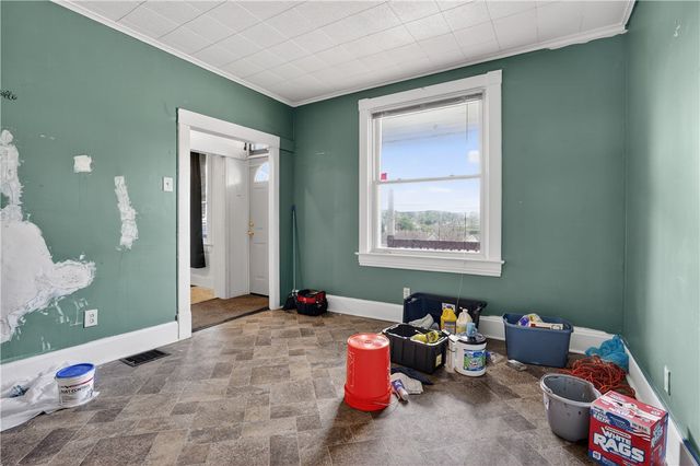 807 Maple Dr, White Oak, PA 15131