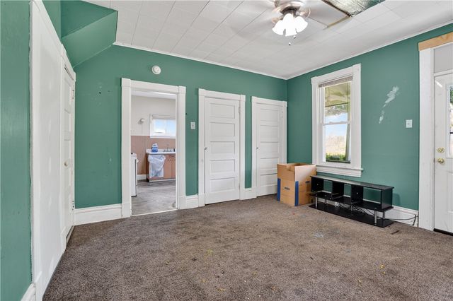 807 Maple Dr, White Oak, PA 15131