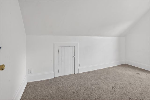 807 Maple Dr, White Oak, PA 15131