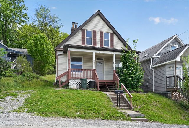 807 Maple Dr, White Oak, PA 15131