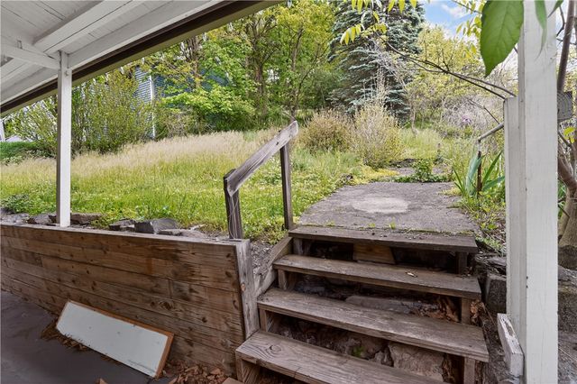807 Maple Dr, White Oak, PA 15131