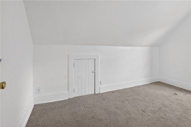 807 Maple Dr, White Oak, PA 15131