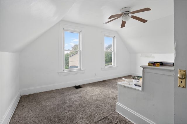 807 Maple Dr, White Oak, PA 15131