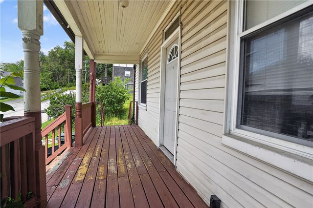 807 Maple Dr, White Oak, PA 15131