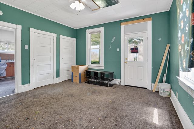 807 Maple Dr, White Oak, PA 15131