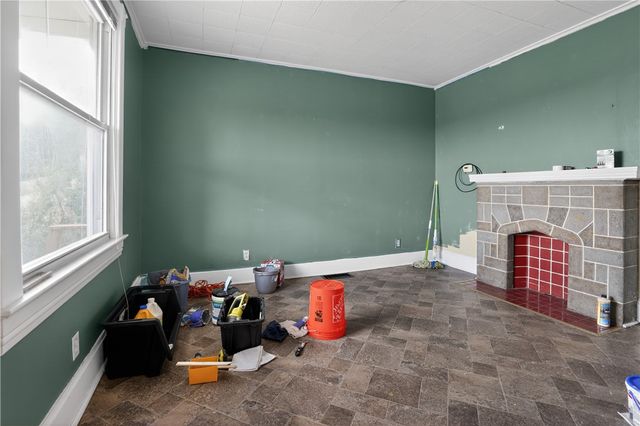 807 Maple Dr, White Oak, PA 15131