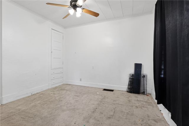 807 Maple Dr, White Oak, PA 15131