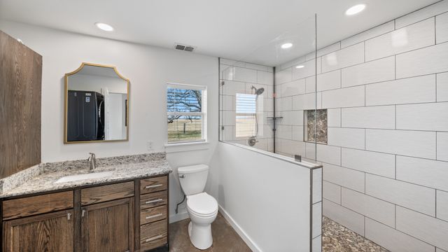 810 Vz County Road 2305, Canton, TX 75103