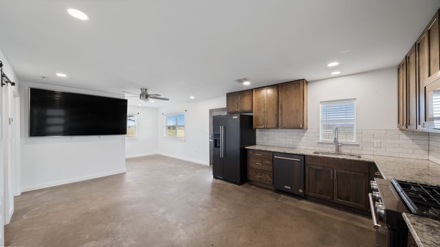 810 Vz County Road 2305, Canton, TX 75103