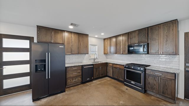 810 Vz County Road 2305, Canton, TX 75103