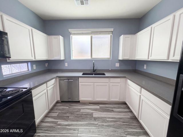 7763 W PIPESTONE Place, Phoenix, AZ 85035