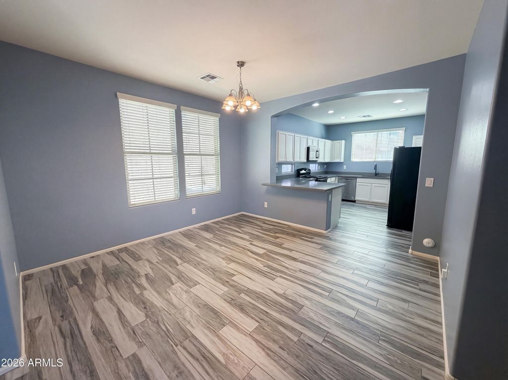 Image 13 of property listing at 7763 W PIPESTONE Place, Phoenix, AZ 85035