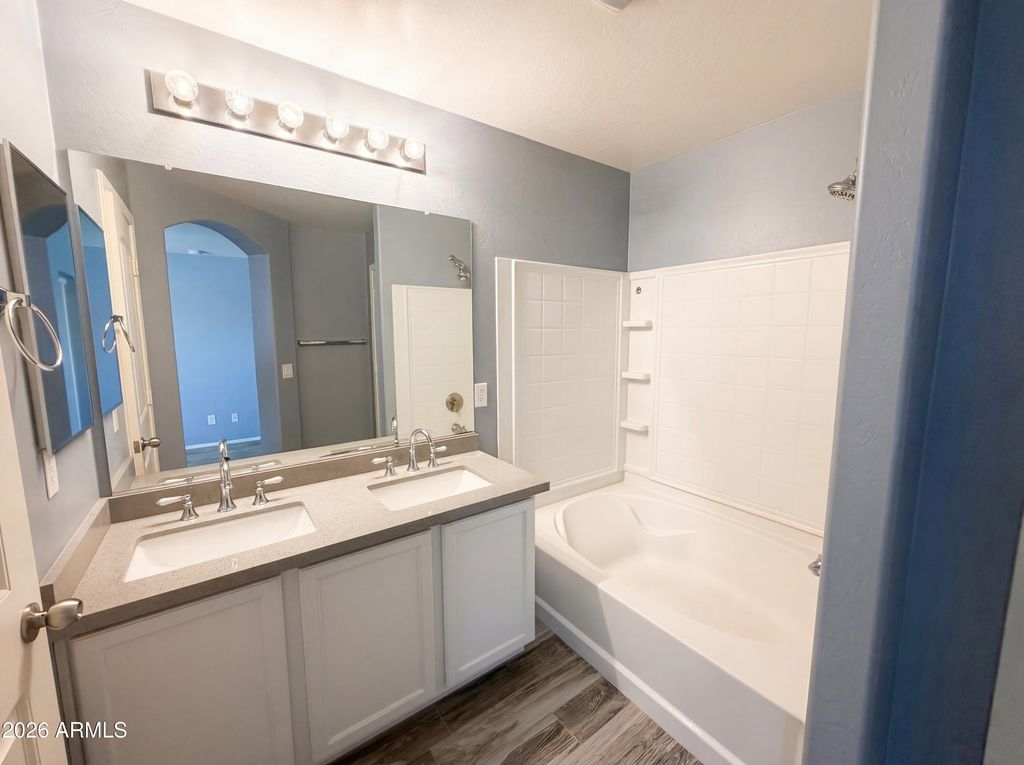 Image 24 of property listing at 7763 W PIPESTONE Place, Phoenix, AZ 85035