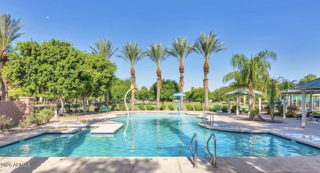 Image 30 of property listing at 7763 W PIPESTONE Place, Phoenix, AZ 85035