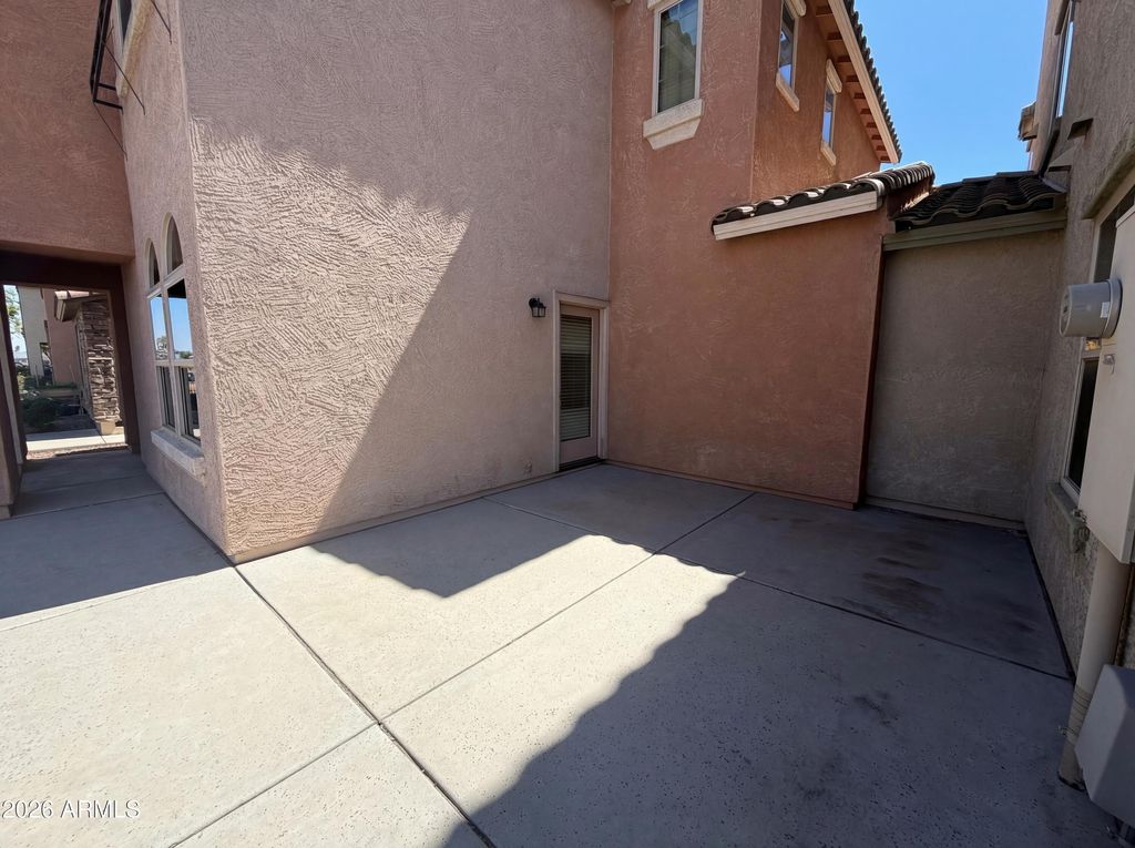 Image 9 of property listing at 7763 W PIPESTONE Place, Phoenix, AZ 85035
