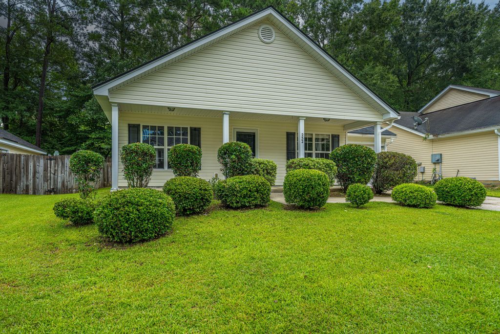252 Trickle Drive, Summerville, SC 29483