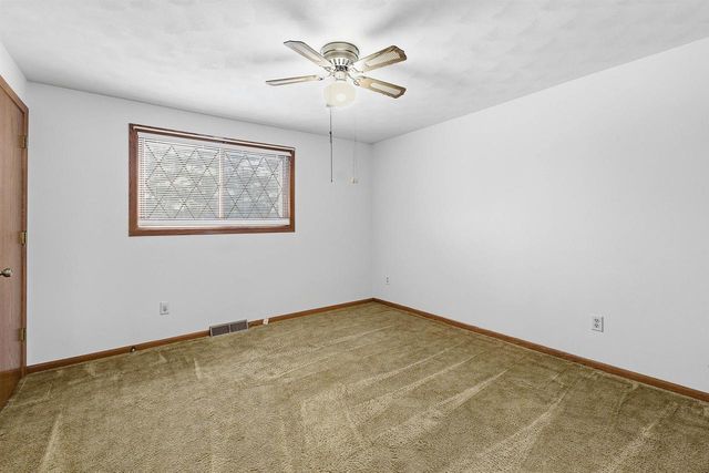 2533 FOND DU LAC ROAD, Oshkosh, WI 54902