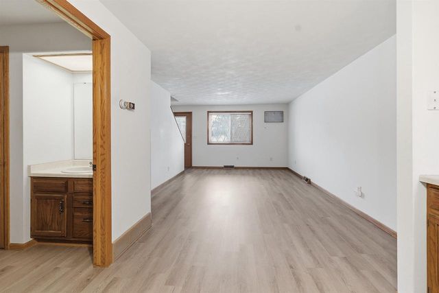 2533 FOND DU LAC ROAD, Oshkosh, WI 54902