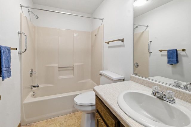 2533 FOND DU LAC ROAD, Oshkosh, WI 54902