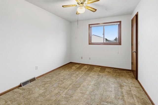 2533 FOND DU LAC ROAD, Oshkosh, WI 54902