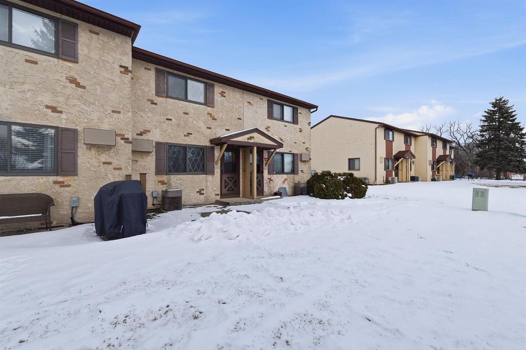 2533 FOND DU LAC ROAD, Oshkosh, WI 54902