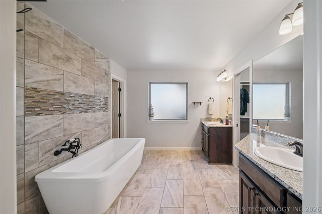 2913 Cross Creek Drive, Oologah, OK 74053