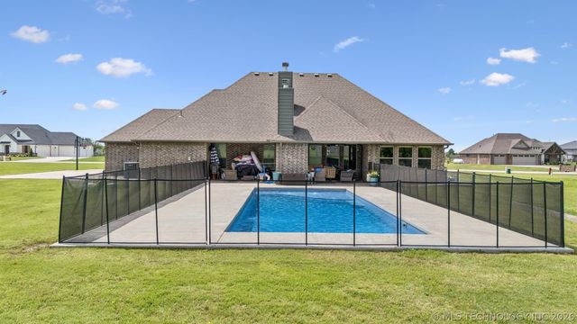 2913 Cross Creek Drive, Oologah, OK 74053