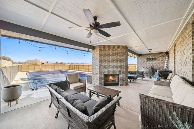 2913 Cross Creek Drive, Oologah, OK 74053