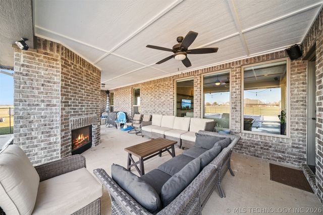 2913 Cross Creek Drive, Oologah, OK 74053