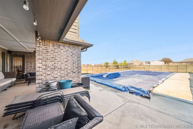 2913 Cross Creek Drive, Oologah, OK 74053