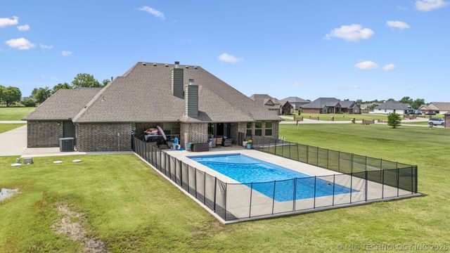 2913 Cross Creek Drive, Oologah, OK 74053