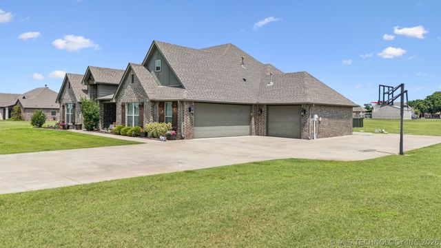 2913 Cross Creek Drive, Oologah, OK 74053