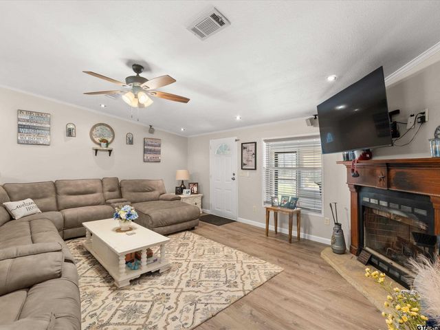 136 W Basil Dr., Diana, TX 75640