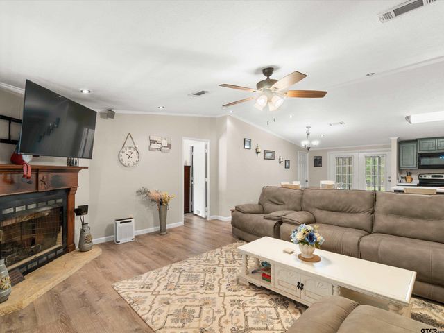 136 W Basil Dr., Diana, TX 75640