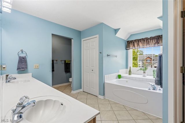 2984 Silver Maple Drive, Fairlawn, OH 44333